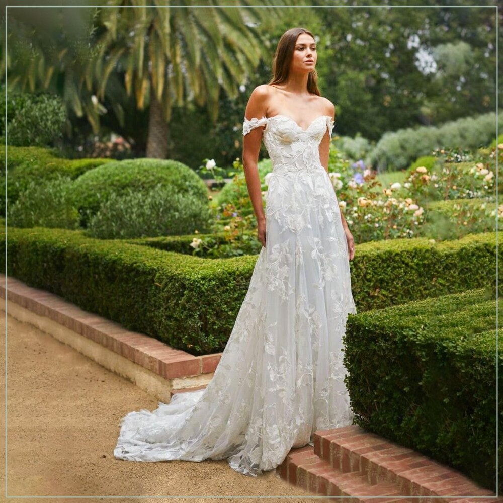 $6990 Monique Lhuillier Celestina Lace Runway Gown